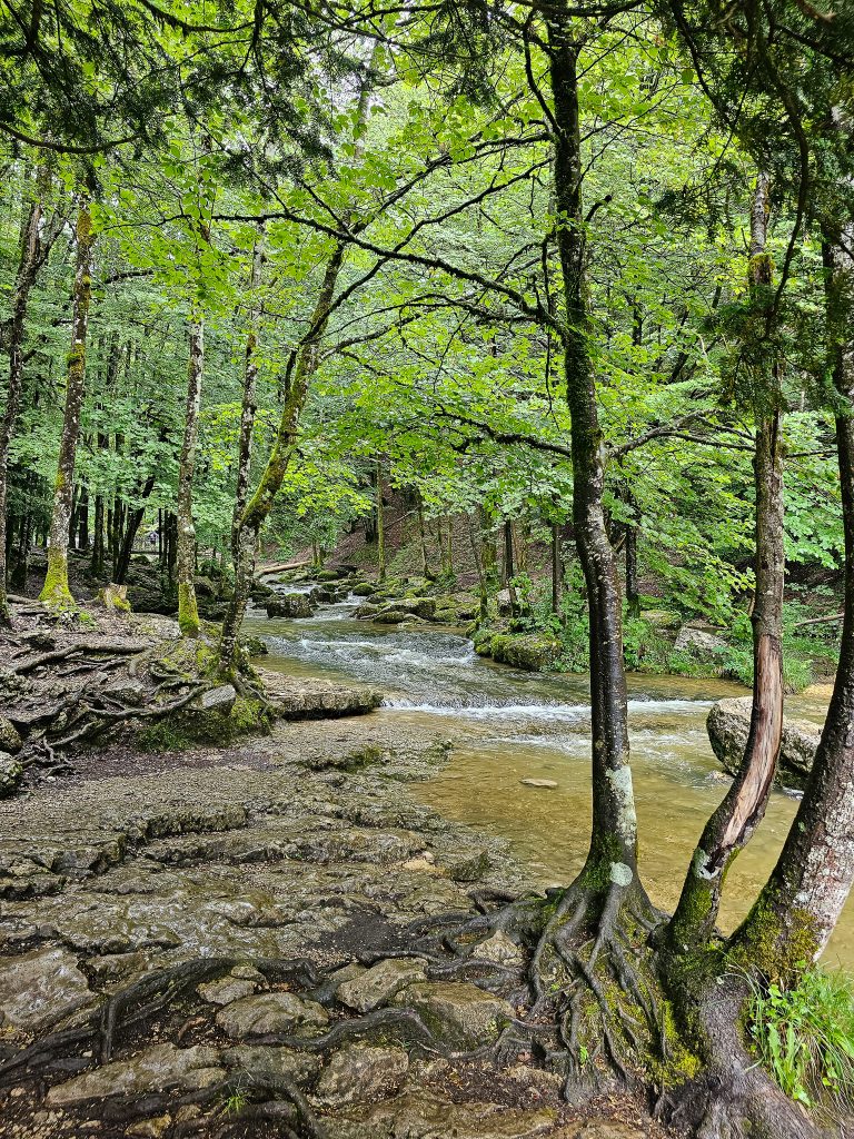 parking cascade du hérisson