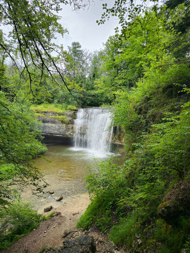 cascadeq du hérisson jura