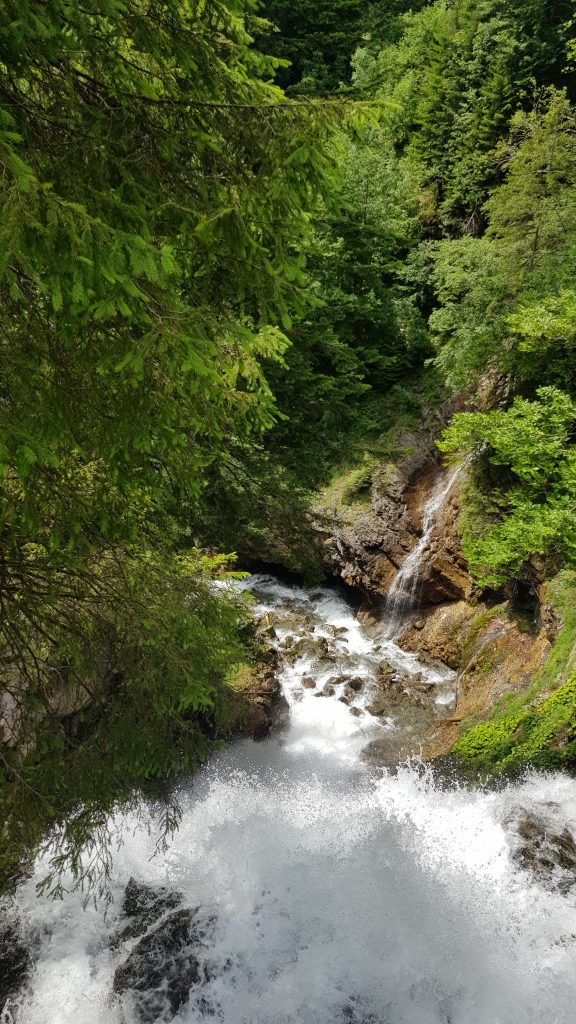 cascade d'ardent lac montriond