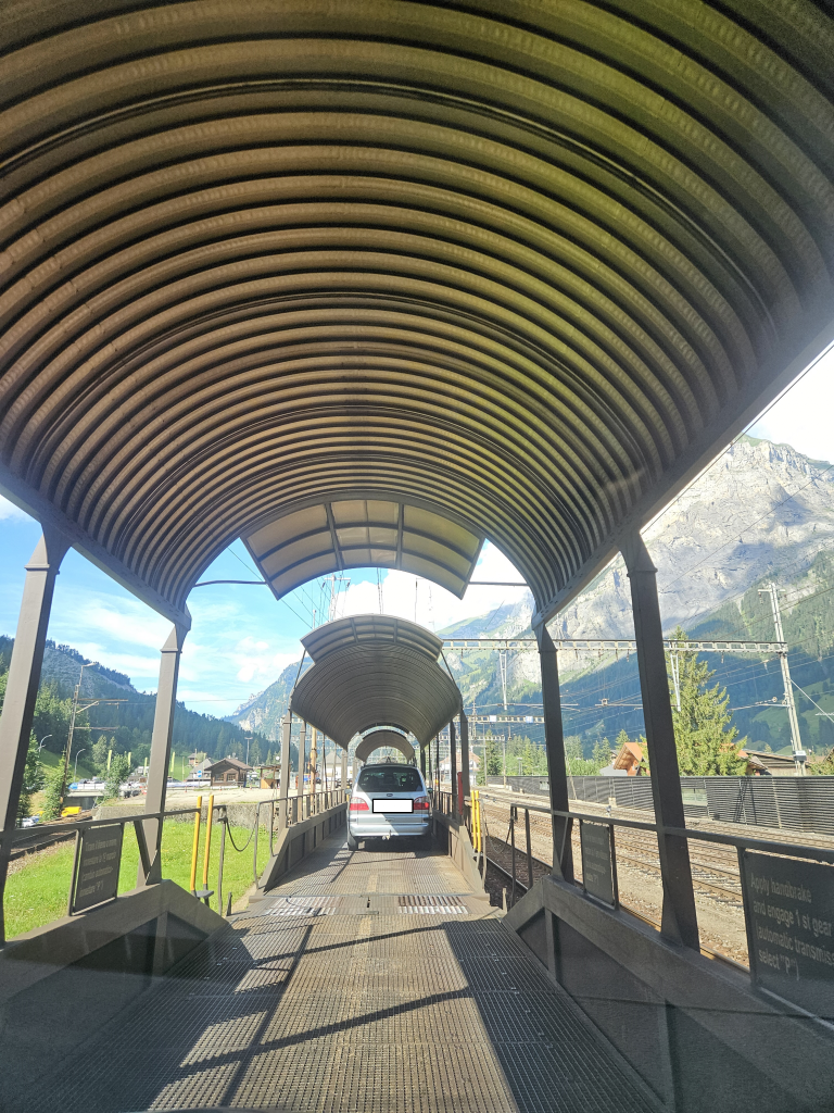 auto train roadtrip suisse