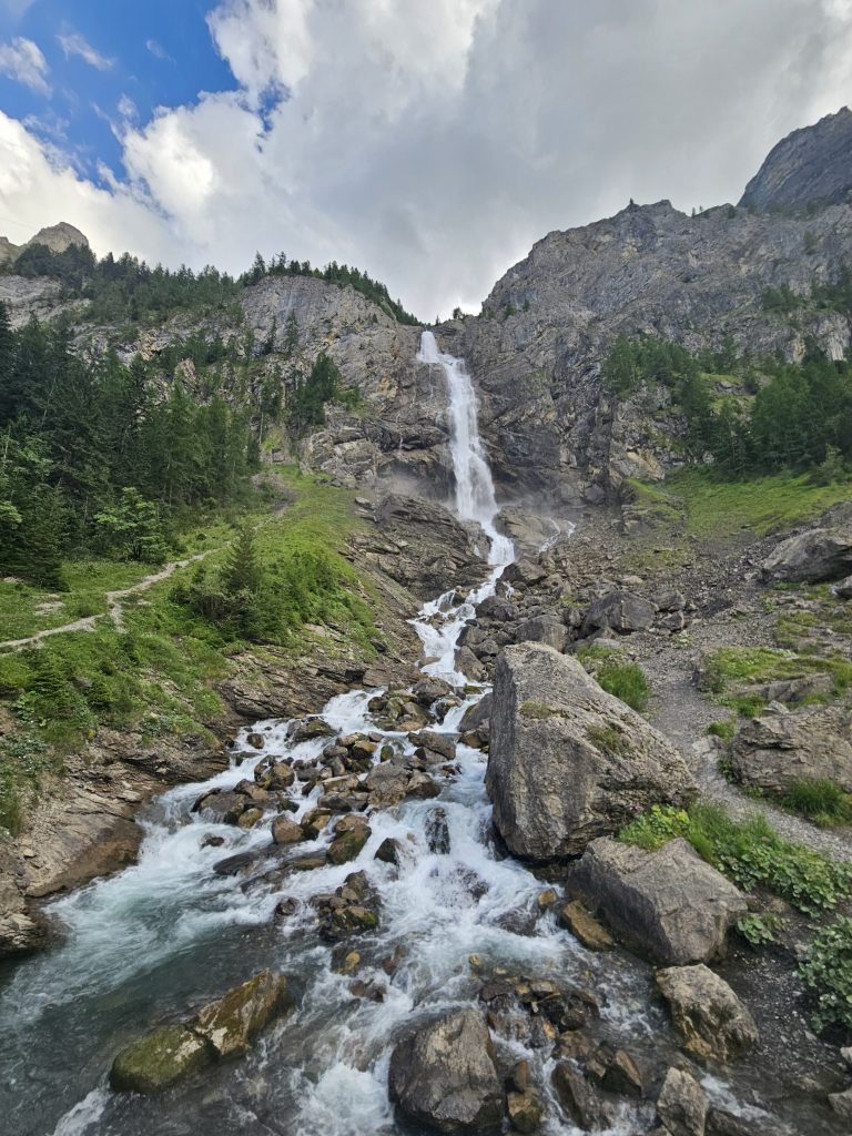 cascade canton berne oeschinensee